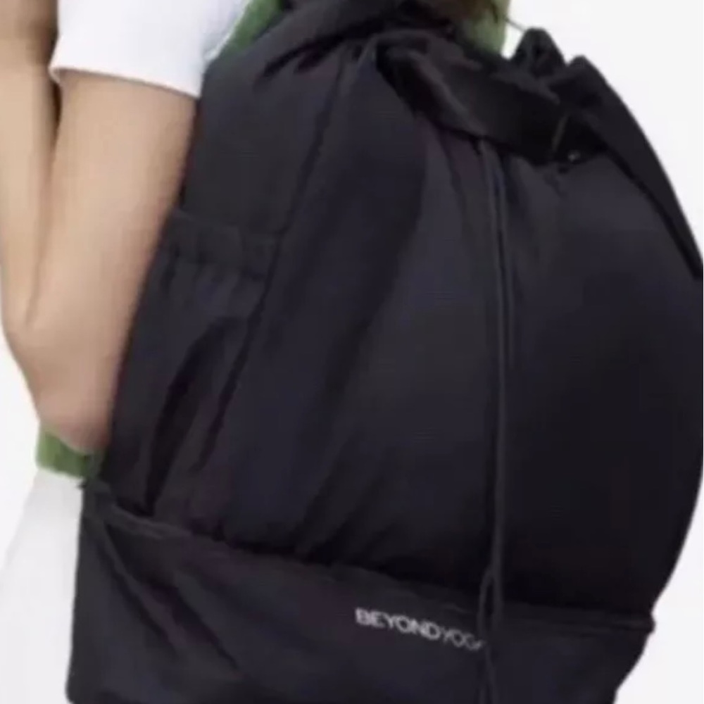 Beyond Yoga Black Convertible Drawstring Gym Bag/Backpack~NEW WITH TAGS/SEALED